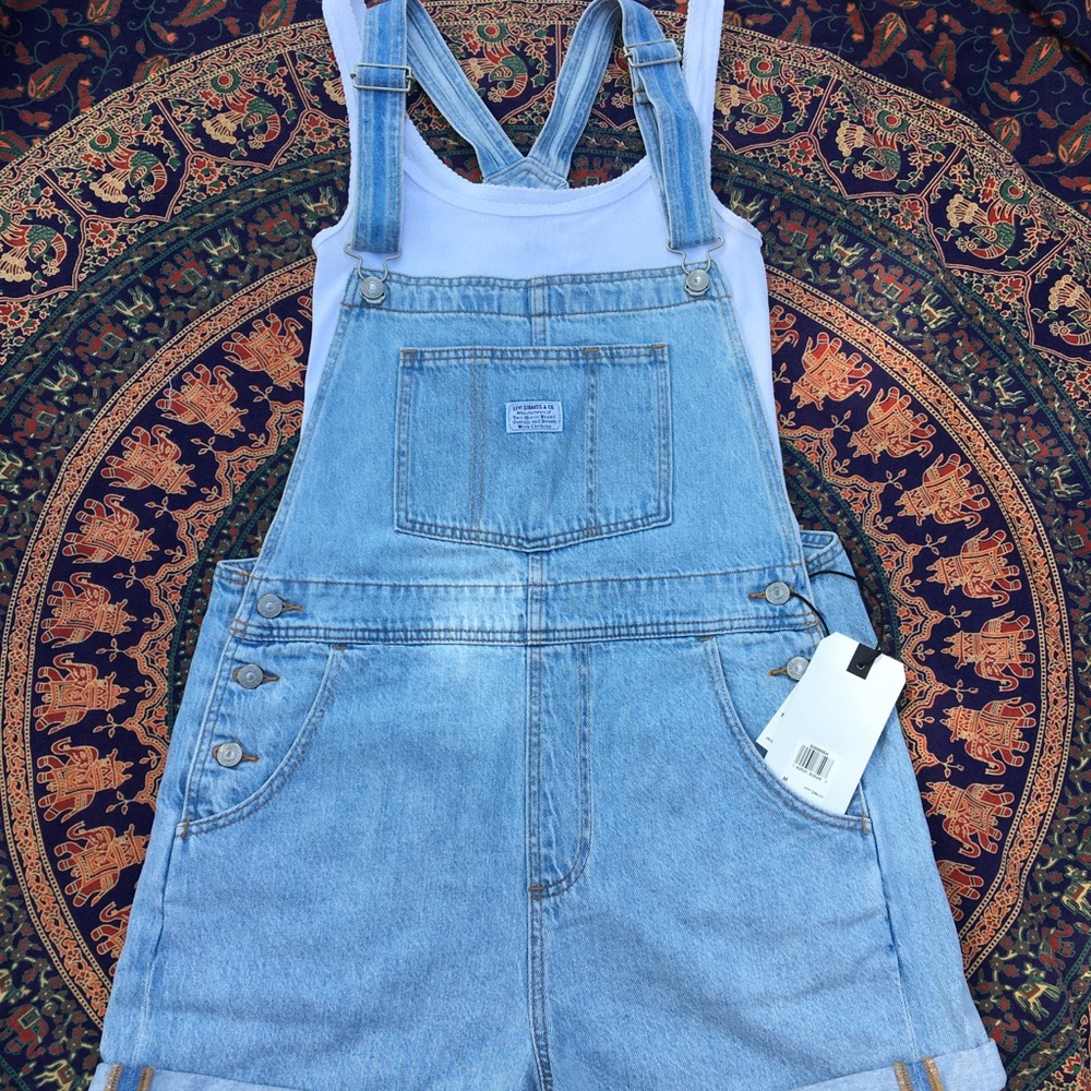 Levi’s Coverall Short. Size “M”. Light Denim